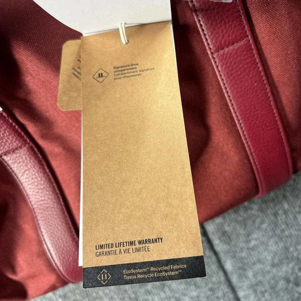 NWT Herschel Novel Duffle Bag 43L Travel Gym Weekender Tote Oxblood Red Quilted - Picture 8 of 8